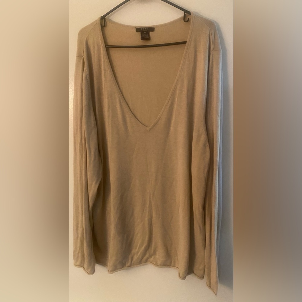 LINK woman tan v-neck pullover tan long sleeve sweater. Lightweight and soft. 2X